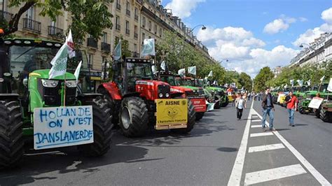 Photos: 1,000-tractor protest as French farmers descend on Paris - Farmers Weekly