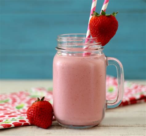 Strawberry Rhubarb Smoothie - PB + P Design