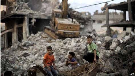 Gaza reconstruction facing obstacles despite aid - BBC News