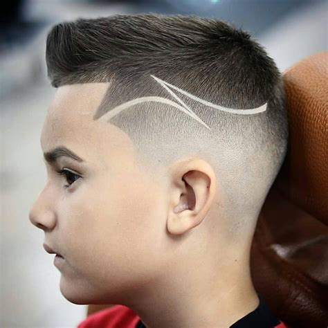 La imagen puede contener: una o varias personas y primer plano Haircut Designs For Men, Hair ...