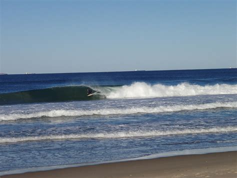 Maroochydore Beach Surf Photo by Colin Lister | 3:24 am 13 Jul 2007