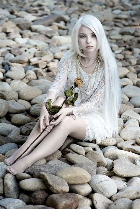 Long White Hair, White Hair Color, Beautiful People, Modelo Albino ...