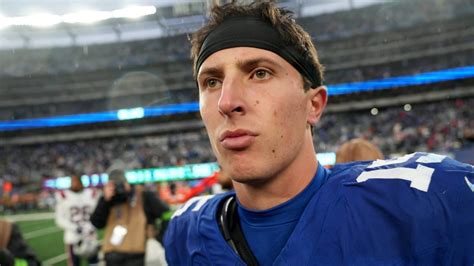 Watch: Giants’ rookie QB Tommy DeVito made time for an ‘unpaid’ appearance at a local Pizza ...