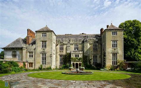 ROYAL HUNTING LODGE TO JACOBEAN STATEMENT: Cranborne Manor House | Exploring Building History