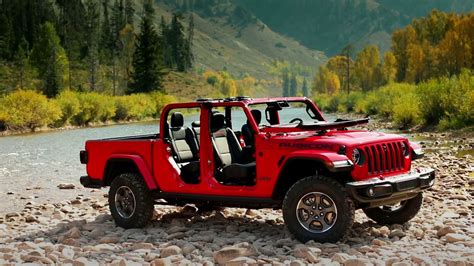 Yellow Jeep Gladiator Rubicon