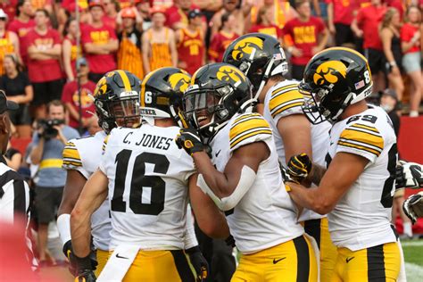 Game Story: Hawkeyes Keep it Going - Sports Illustrated Iowa Hawkeyes ...