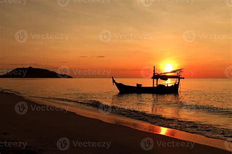 Silhouette of fishing boat at sunset 3817636 Stock Photo at Vecteezy