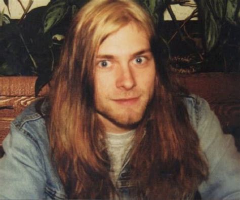 Kurt Cobain Biography - Facts, Childhood, Family Life & Achievements