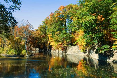 12 Ohio Towns With Scenic Drives for Stunning Fall Foliage