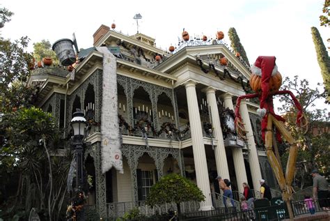 Disneyland's Haunted Mansion ride will close in 2020 for extensive ...