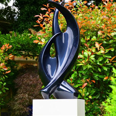 Tranquility sculpture giardino moderno di statues & sculptures online moderno | homify