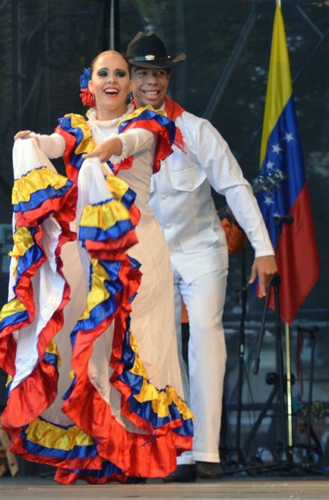 Guanaguanare (Venezuela) 22 | Carnaval costume, Ballet folklorico, Traditional outfits