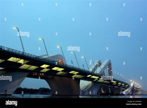 The Sheikh Zayed bridge, designed by Zaha Hadid, in Abu Dhabi Stock Photo - Alamy