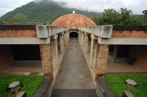 A Traveler's Guide to the Isha Yoga Center, Coimbatore