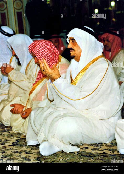 ** FILE ** Saudi Arabia's King Fahd prays at Prophet Muhammad mosque in ...