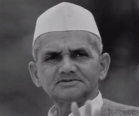 Lal Bahadur Shastri Biography - Facts, Childhood, Family Life & Achievements