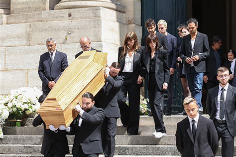 Jane Birkin’s Daughters Hold Hands At Mom’s Funeral In Paris: Photos – Hollywood Life