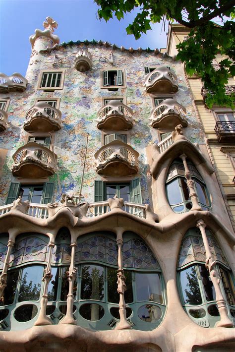 10 Remarkable Art Nouveau Buildings Mastered by Gaudí