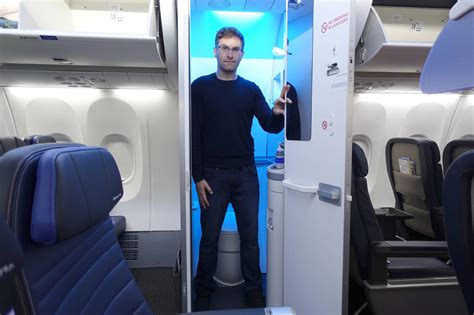 Plane Bathroom Makers Say: We Won't Build Them Any Smaller