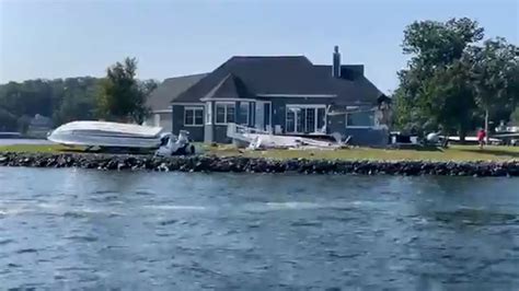 Boat crashes into Lake of the Ozarks home, injuring 8 on board ...