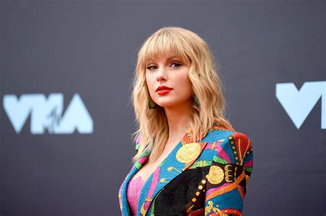 Taylor Swift 'Midnights' Tracklist Already on Apple Music? Explicit Pop Songs Revealed | Music Times