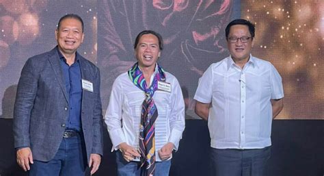 Ilonggo artist-writer feted with 2023 UPAA Distinguished Alumnus Award