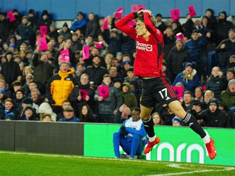 Manchester United's Alejandro Garnacho scores stunning bicycle kick goal against Everton at ...