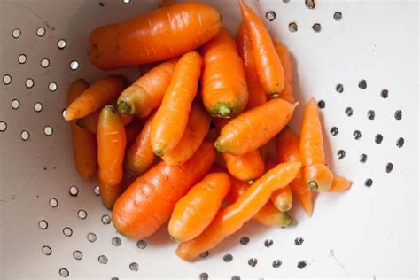 Washing Vegetables with Vinegar (Works for Fruit too!)