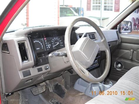 1990 Nissan pickup interior