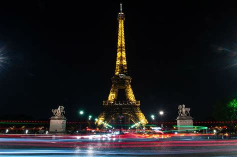 Eiffel Tower Lights to Turn Off Earlier to Lower Power Use - Bloomberg