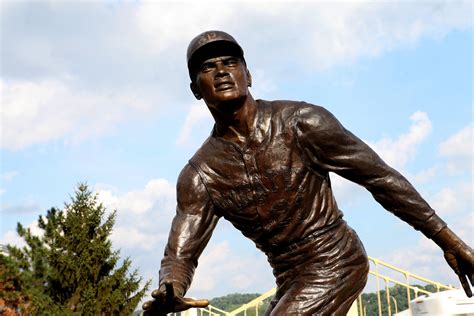 Pittsburgh Pirates Celebrate Roberto Clemente Day By Wearing His Number