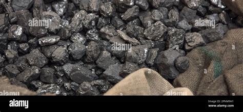 Lumps of coal Stock Photo - Alamy