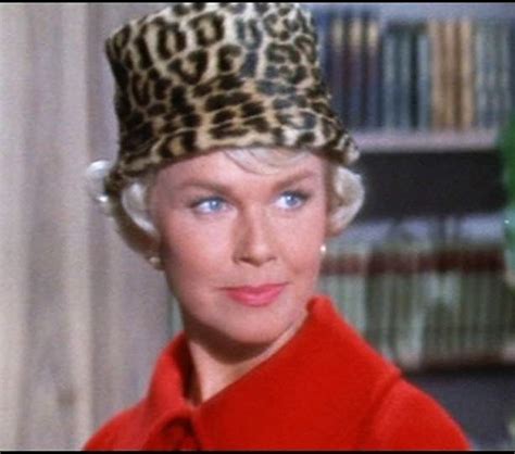 Doris Day in "Pillow Talk" | Dory, Movie stars, Hats vintage