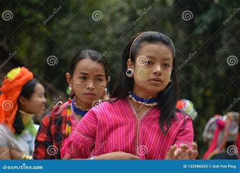 Thai Dance Preform by Thai Villagers Editorial Image - Image of blooming, thai: 132986020