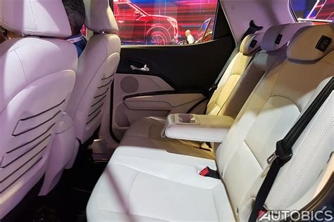 Mahindra XUV300 Rear Seats Armrest 2019 - AUTOBICS