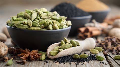 How Are Green And Black Cardamom Different?