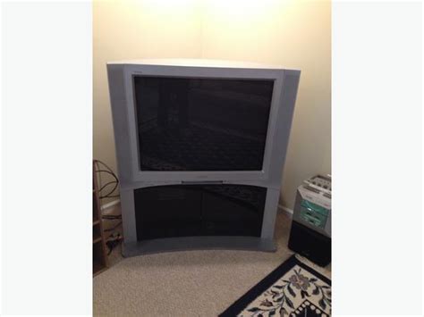 Sony 36" Trinitron WEGA TV and stand Outside Nanaimo, Nanaimo