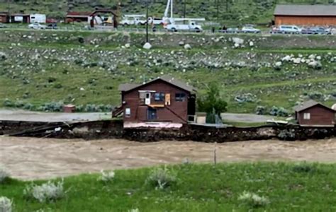 Yellowstone flooding: Dramatic video shows large house collapsing into ...