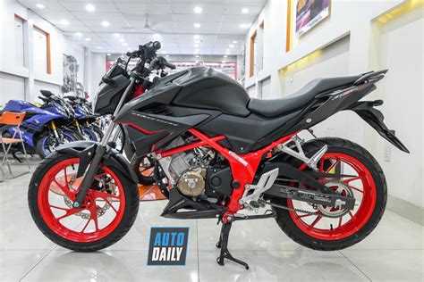 Dưới 85 triệu, chọn Yamaha FZ-150i hay Honda CB150R StreetFire 2019?