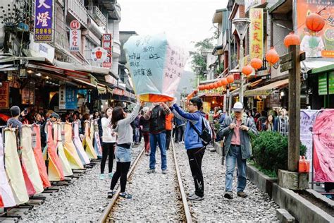 shifen lanterns (1) - Living + Nomads – Travel tips, Guides, News ...