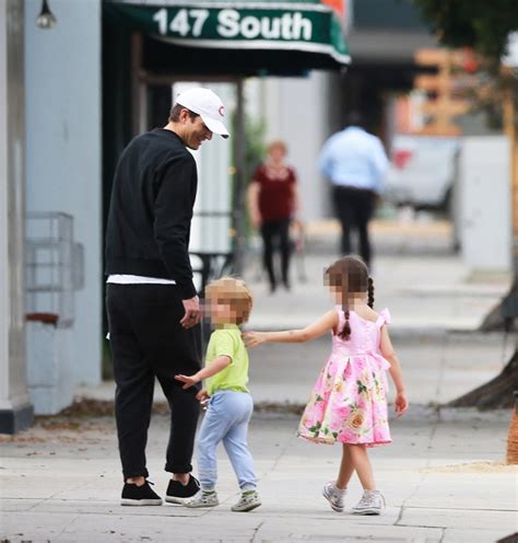 Ashton Kutcher and Mila Kunis Family: Photos With Kids – Hollywood Life