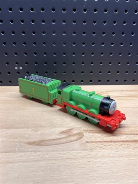 THOMAS & FRIENDS TrackMaster Talking HENRY Motorized Train Engine 2010 ...