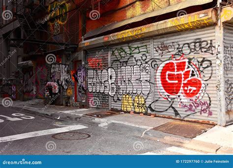 New York City Alley editorial image. Image of graffiti - 172297760