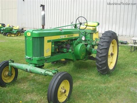 John Deere 520 Tractors - Utility (40-100hp) - John Deere MachineFinder