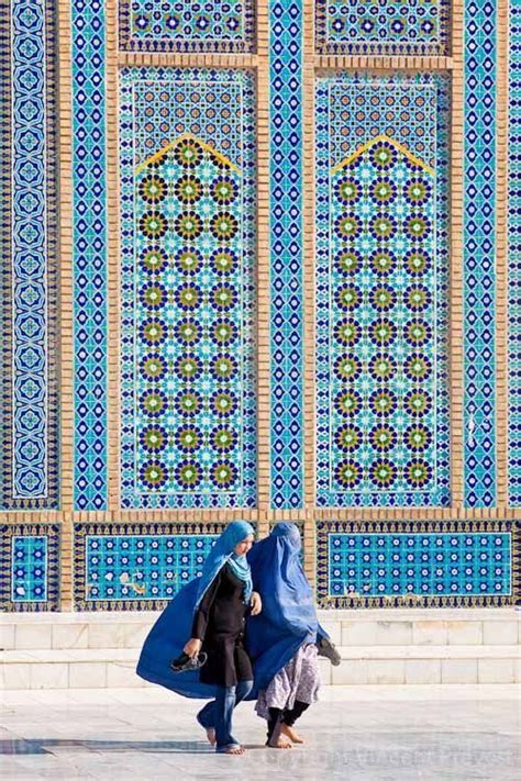 The blue mosque in Afghanistan 🇦🇫 Mosque Art, Blue Mosque, Mughal Architecture, Art And ...