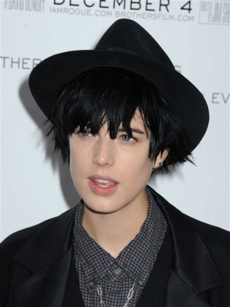 Agness Deyn Short Black Hair & Fedora