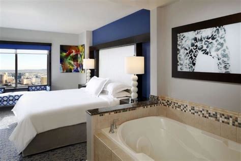 10 Best Las Vegas Hotels with In-Room Jacuzzi Tubs in 2022