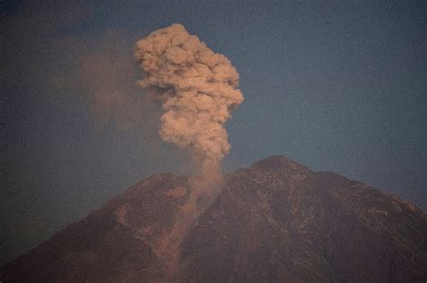 More people flee after eruption of Indonesia's Mount Semeru