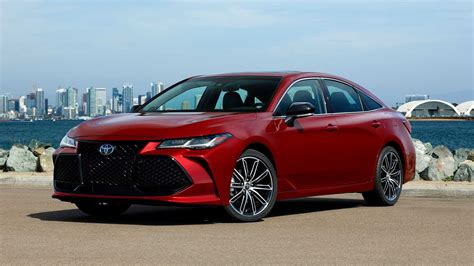 2020 Toyota Avalon Buyer's Guide: Reviews, Specs, Comparisons