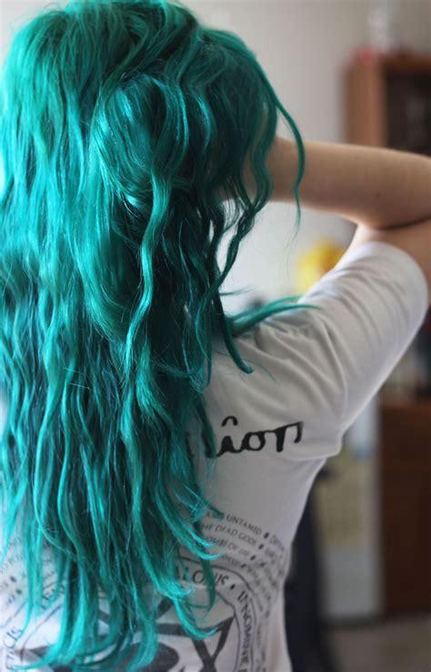 Pin by Camily ☽ on Hair | Unnatural hair color, Hair color blue, Teal hair